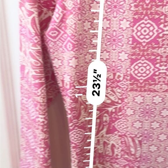 J. McLaughlin pink and white jersey print top with pink button accents- sz small - Picture 6 of 11